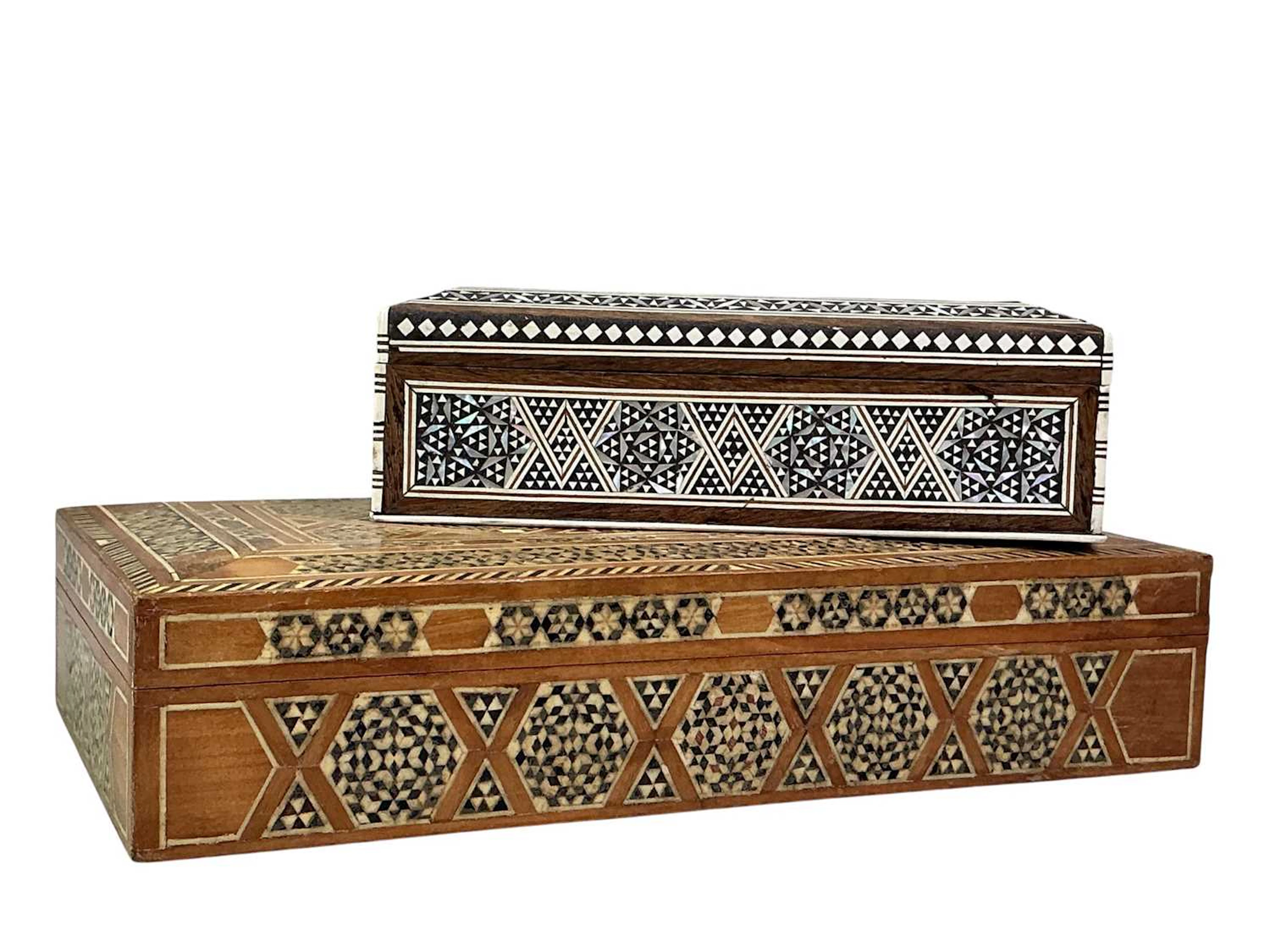 COLLECTION OF COSTUME JEWELLERY AND WATCHES