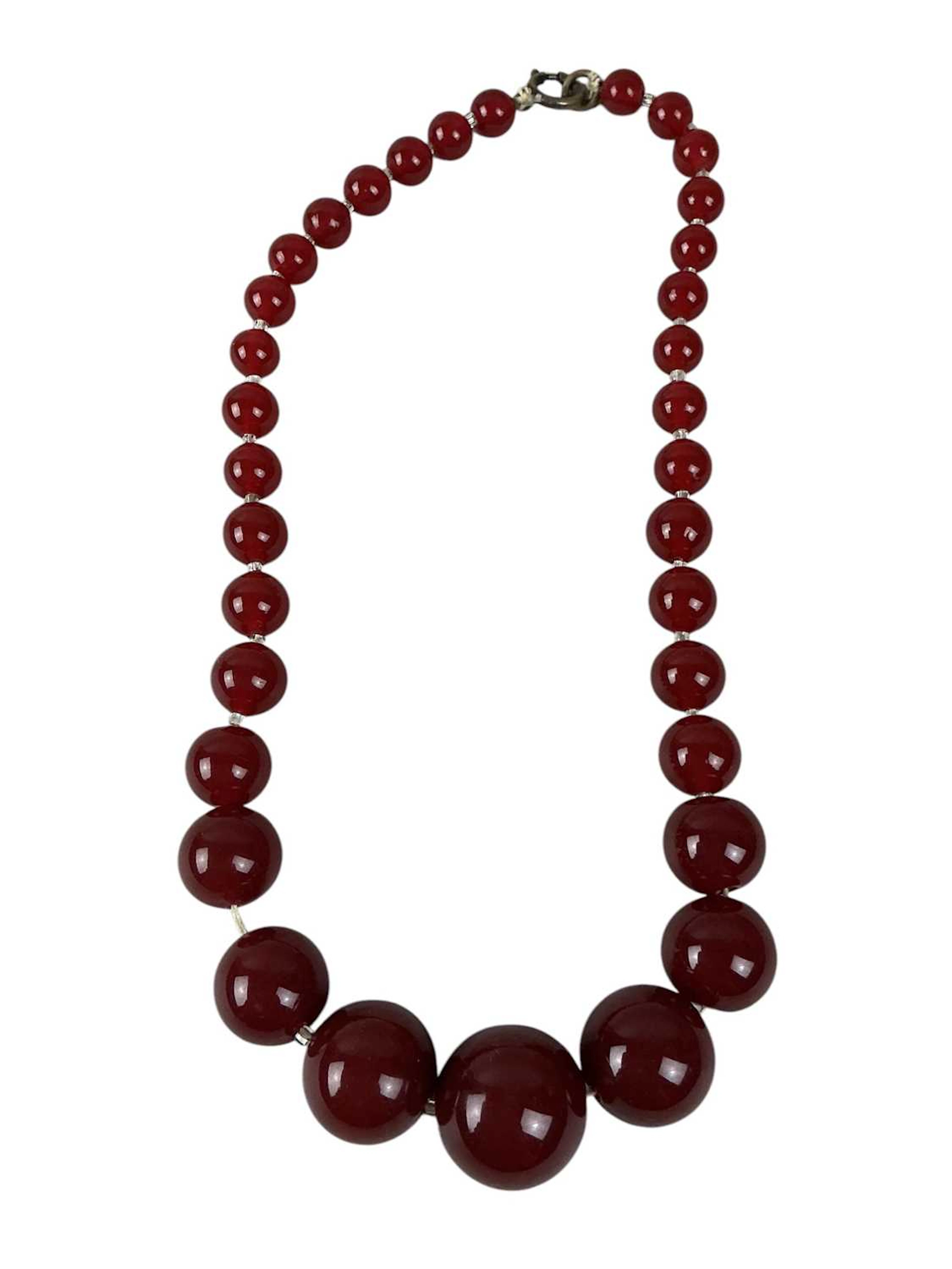 CHERRY AMBER COLOURED NECKLACE, EARLY/MID 20TH CENTURY AND A GROUP
