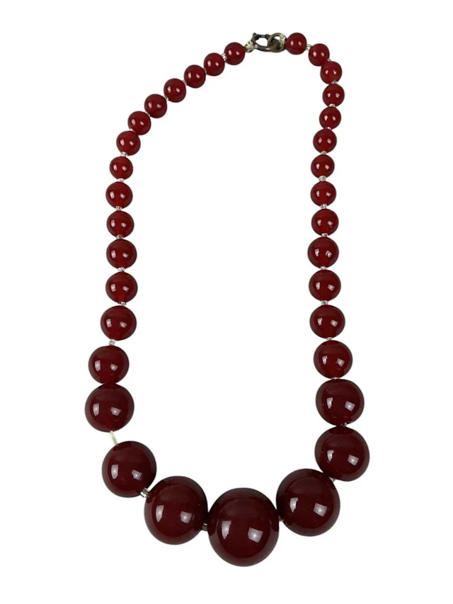CHERRY AMBER COLOURED NECKLACE, EARLY/MID 20TH CENTURY AND A GROUP