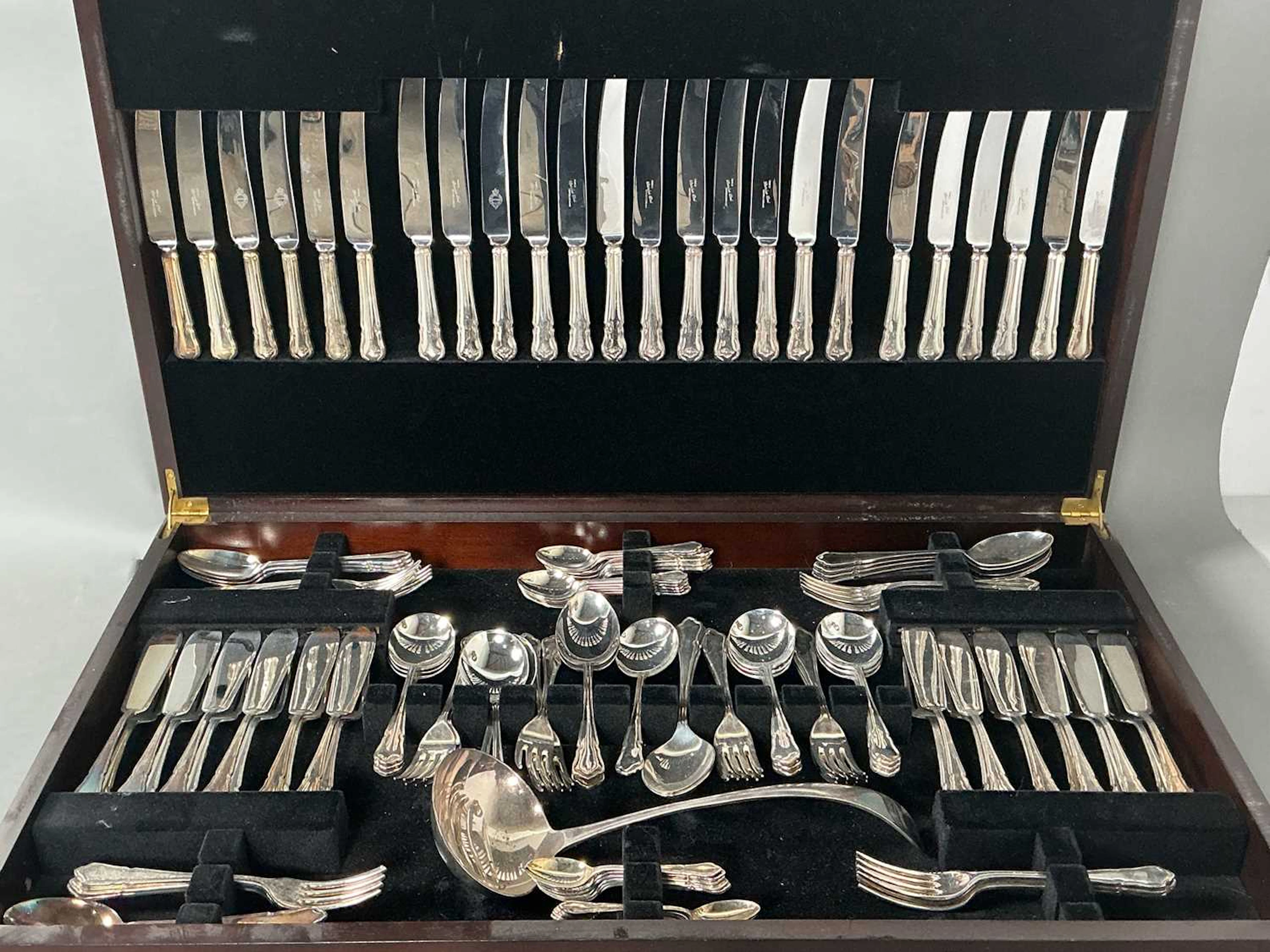 SUITE OF SILVER PLATED FLATWARE MID/LATE 20TH CENTURY
