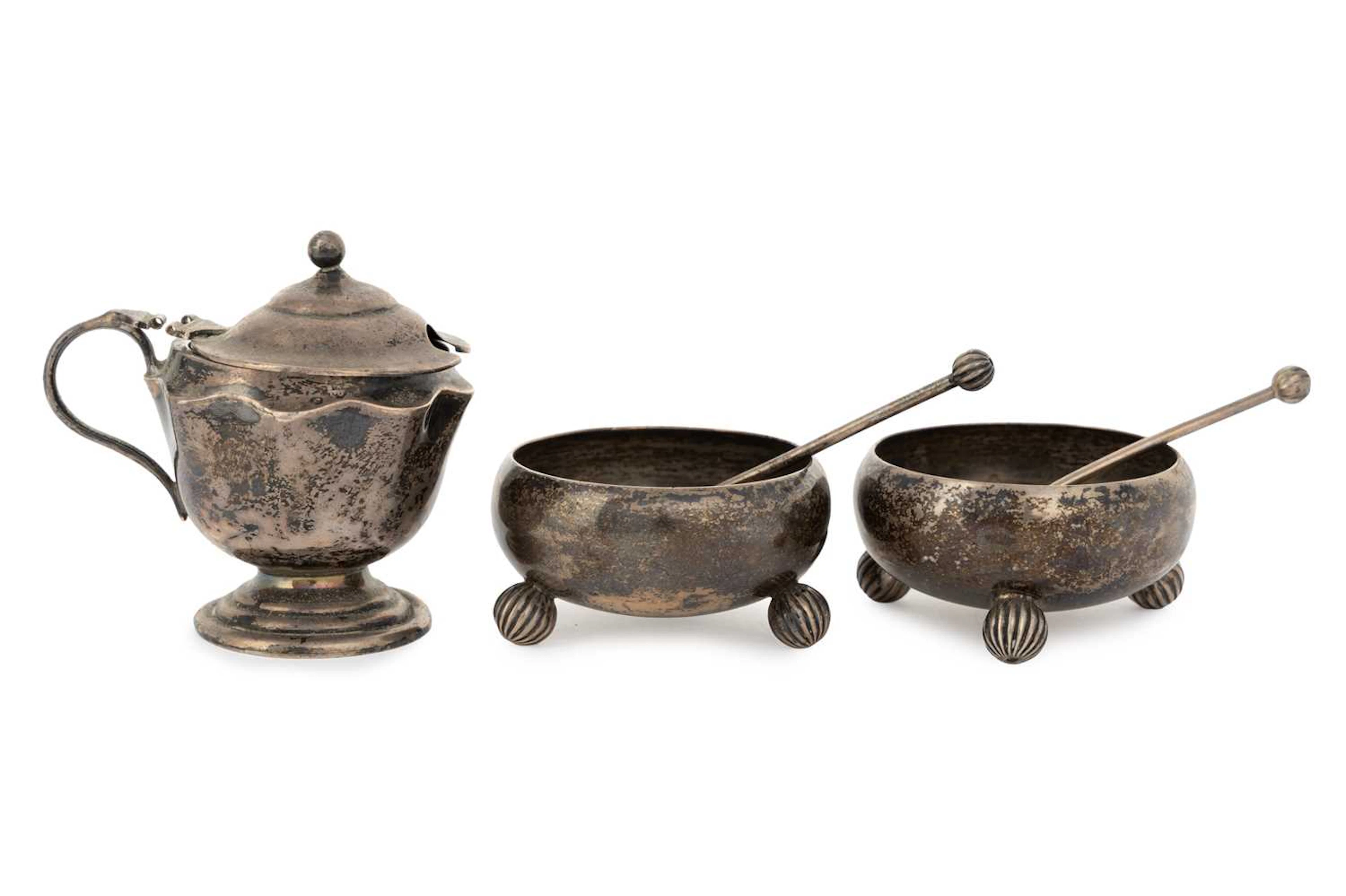 PAIR OF VICTORIA SILVER OPEN SALT DISHES MAKER MAPPIN AND WEBB, LONDON 1900