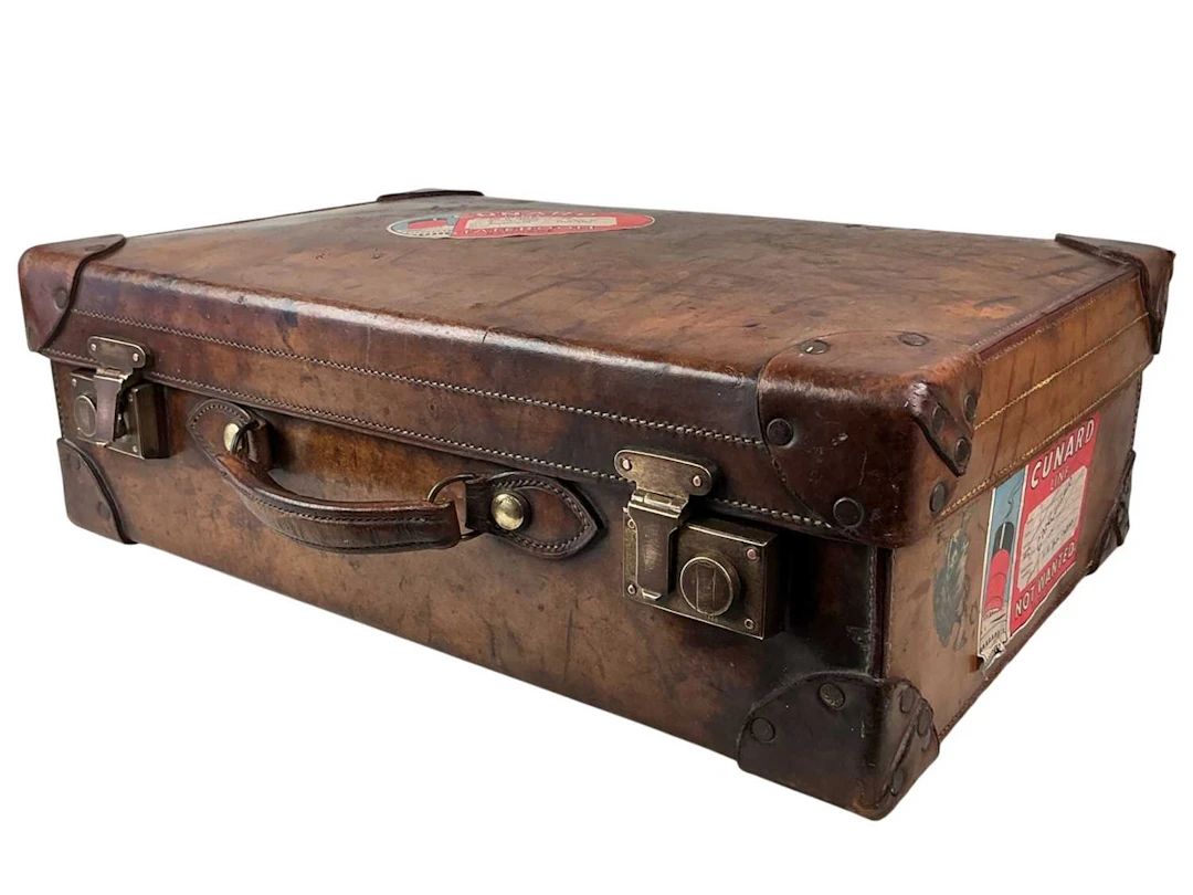 BROWN LEATHER TRAVELLING CASE EARLY/MID 20TH CENTURY