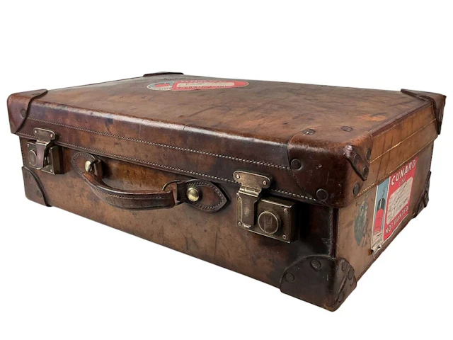 BROWN LEATHER TRAVELLING CASE EARLY/MID 20TH CENTURY