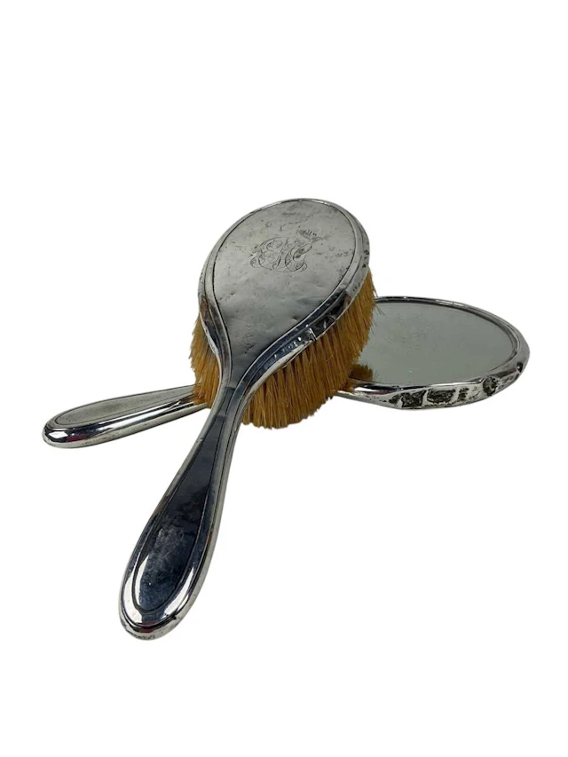 EDWARD VII SILVER HAIR BRUSH MAKER SYNYER & BEDDOES, BIRMINGHAM 1910