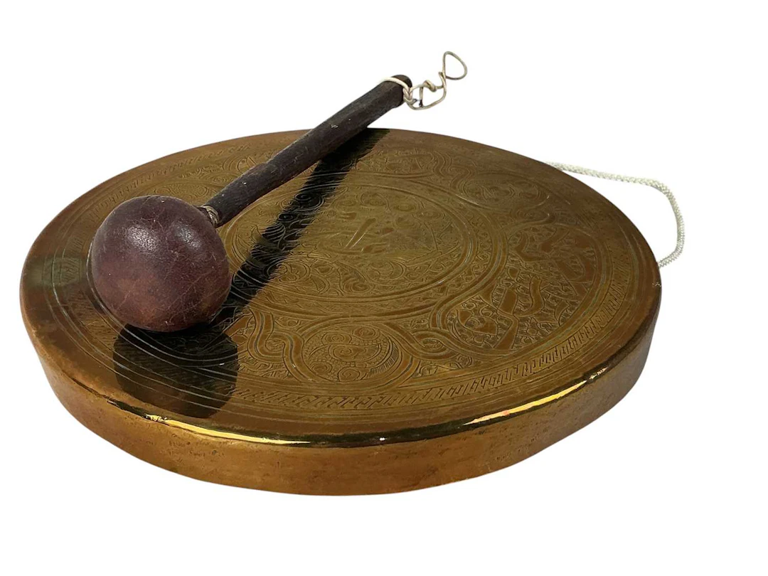 EASTERN BRASS GONG, MID/LATE 20TH CENTURY AND OTHER ITEMS