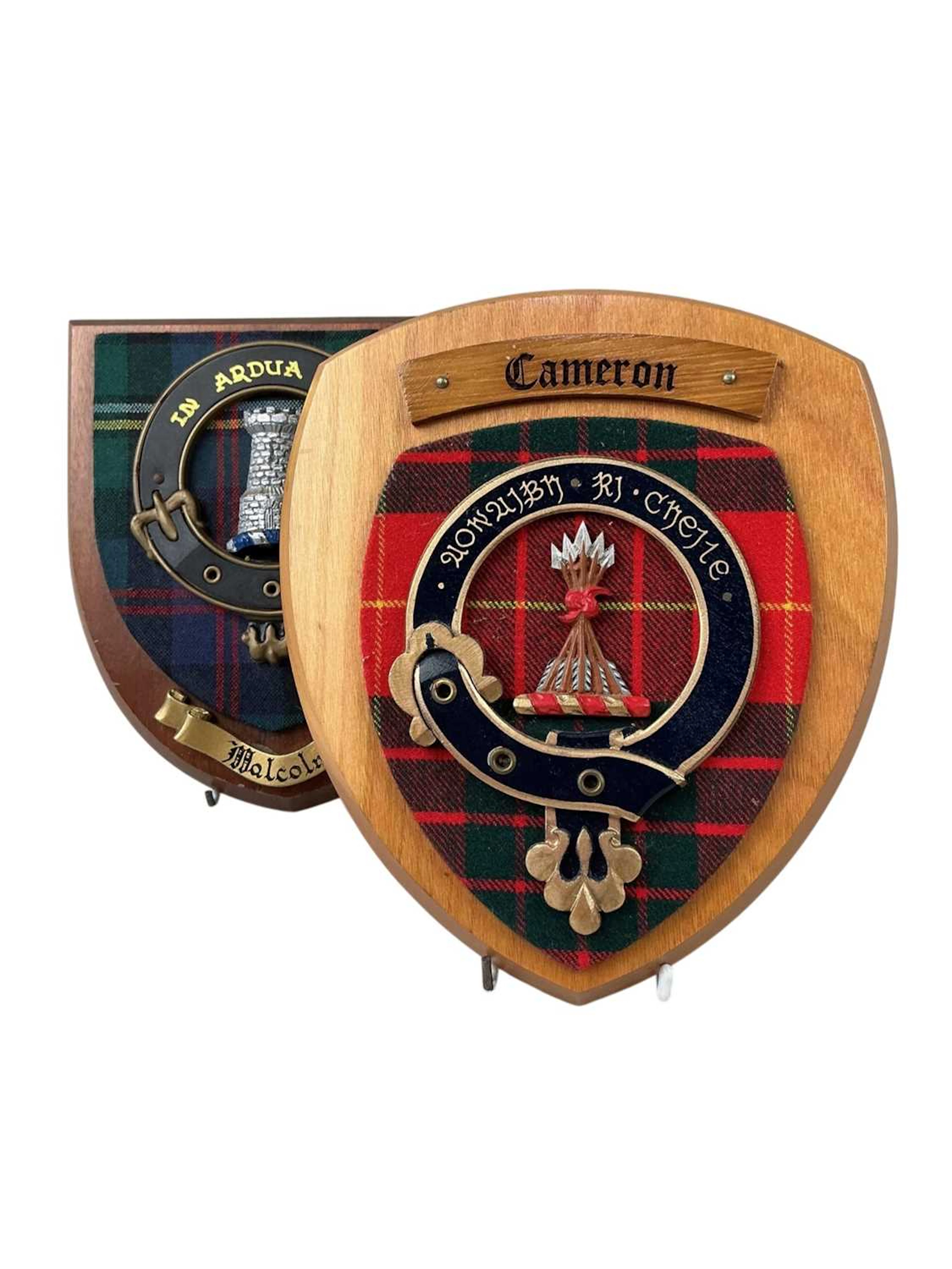 GROUP OF FIVE CLAN CRESTS LATE 20TH CENTURY