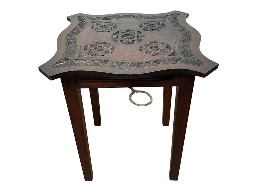 MAHOGANY OCCASIONAL TABLE, EARLY 20TH CENTURY AND A TRAY