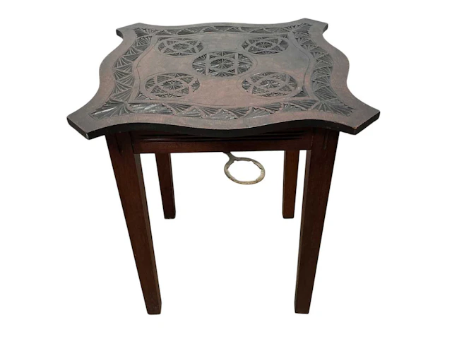 MAHOGANY OCCASIONAL TABLE, EARLY 20TH CENTURY AND A TRAY