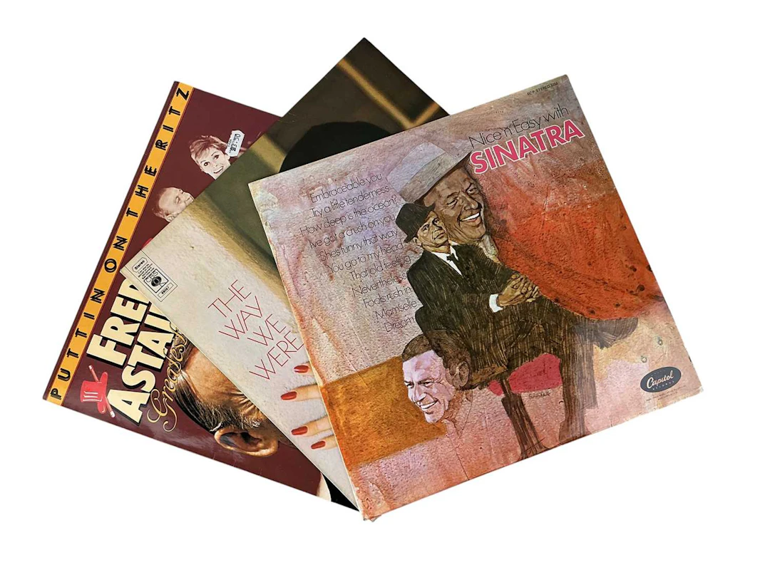 GROUP OF RECORDS, LATE 20TH CENTURY AND A GROUP OF SINGLES