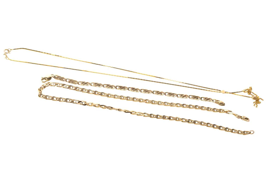 GROUP OF THREE GOLD CHAINS EARLY/MID 20TH CENTURY