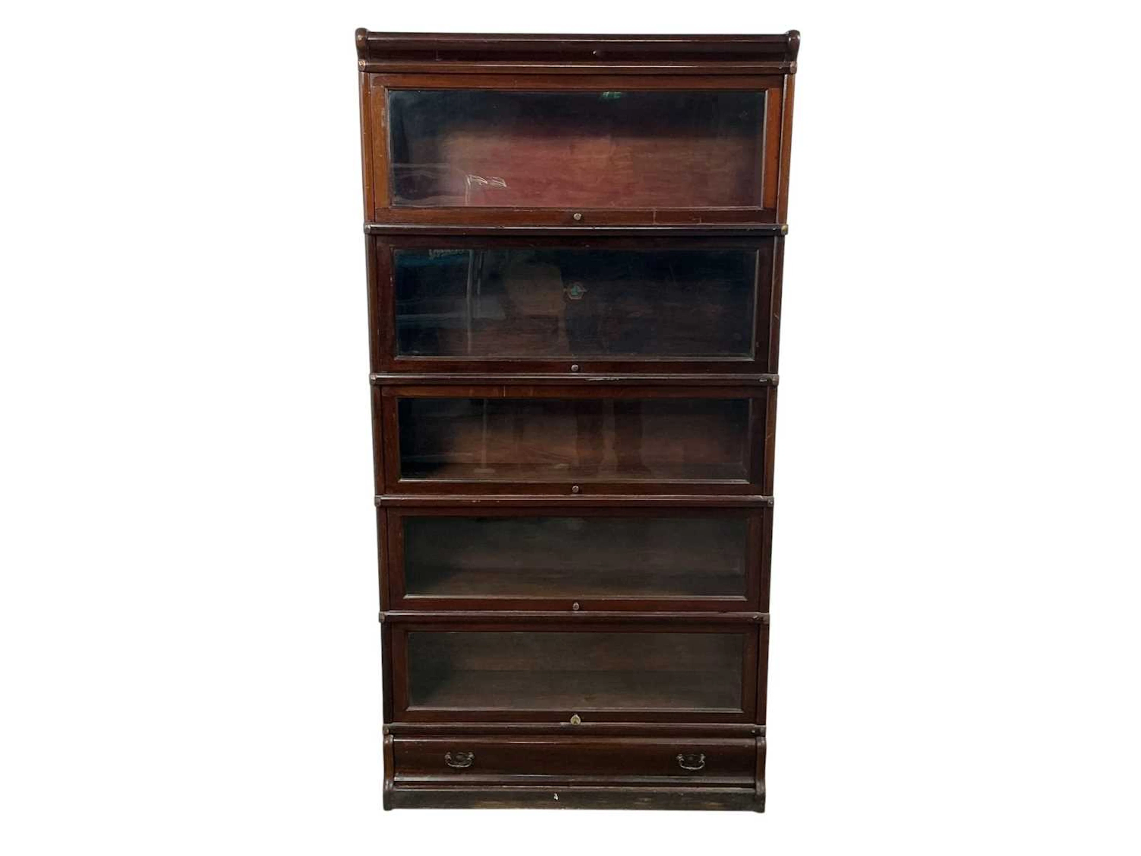 GLOBE WERNICKE MAHOGANY SECTIONAL BOOKCASE EARLY 20TH CENTURY