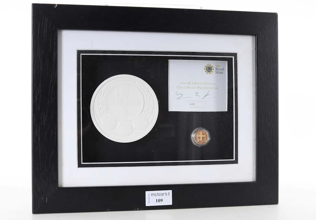 ELIZABETH II ROYAL MINT LIMITED EDITION GOLD PROOF £1 COIN DISPLAY 2010