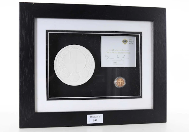 ELIZABETH II ROYAL MINT LIMITED EDITION GOLD PROOF £1 COIN DISPLAY 2010