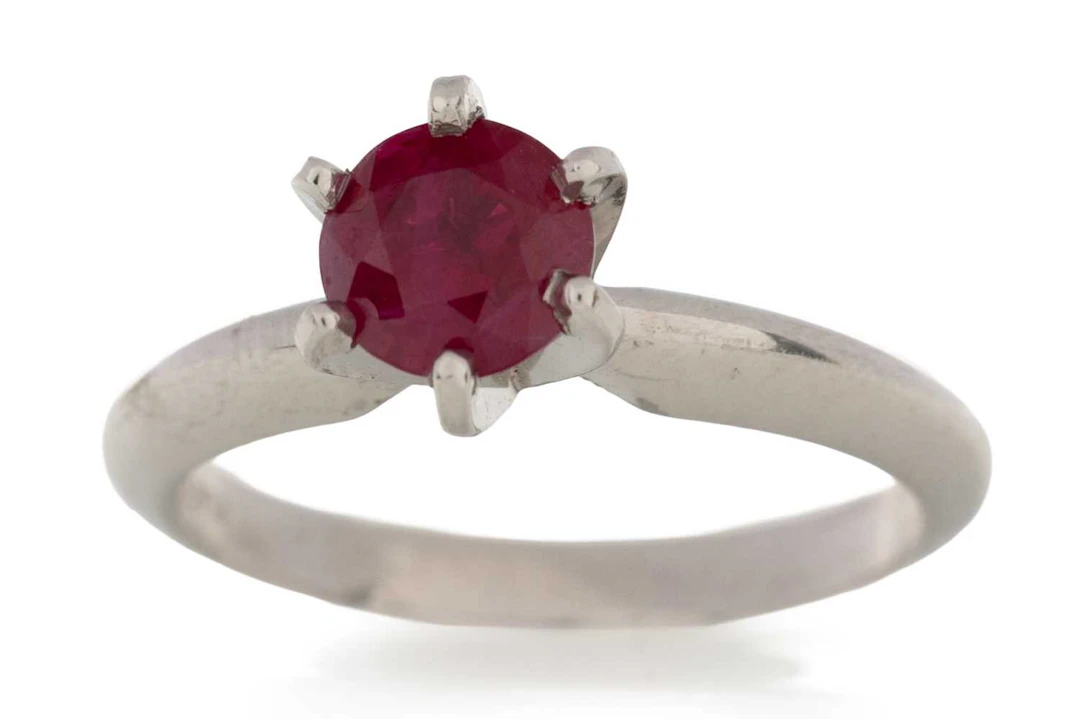RUBY SOLITAIRE RING LATE 20TH CENTURY