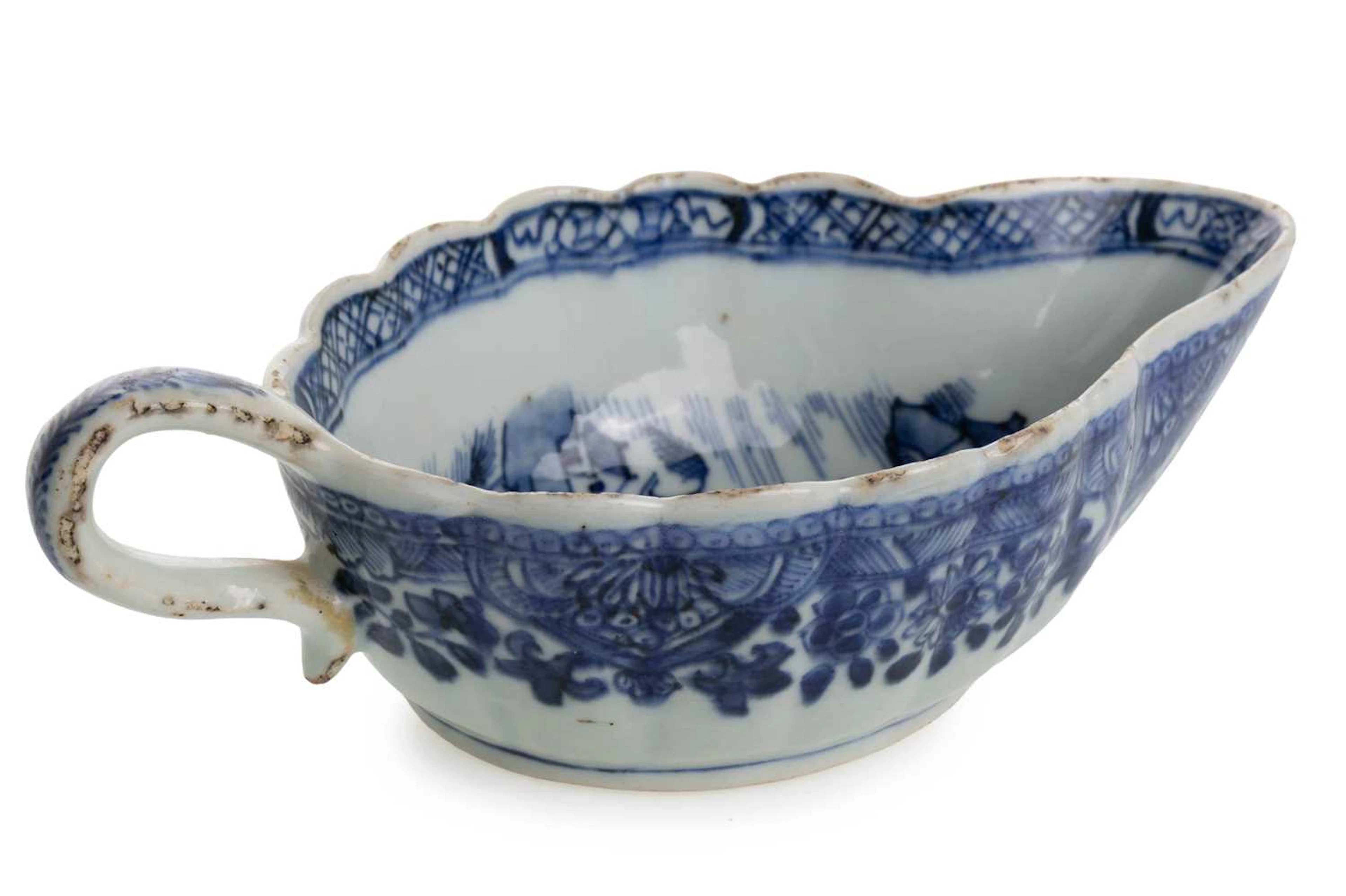 CHINESE BLUE AND WHITE SAUCE BOAT QIANLONG PERIOD (1736 - 1795)