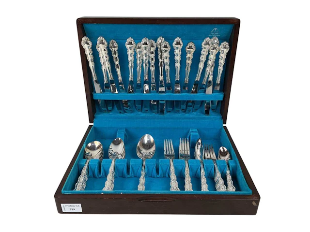 ONEIDA CANTEEN OF CUTLERY LATE 20TH CENTURY