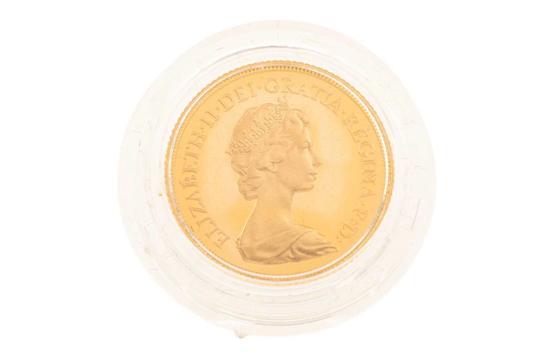 ELIZABETH II GOLD SOVEREIGN 1982
