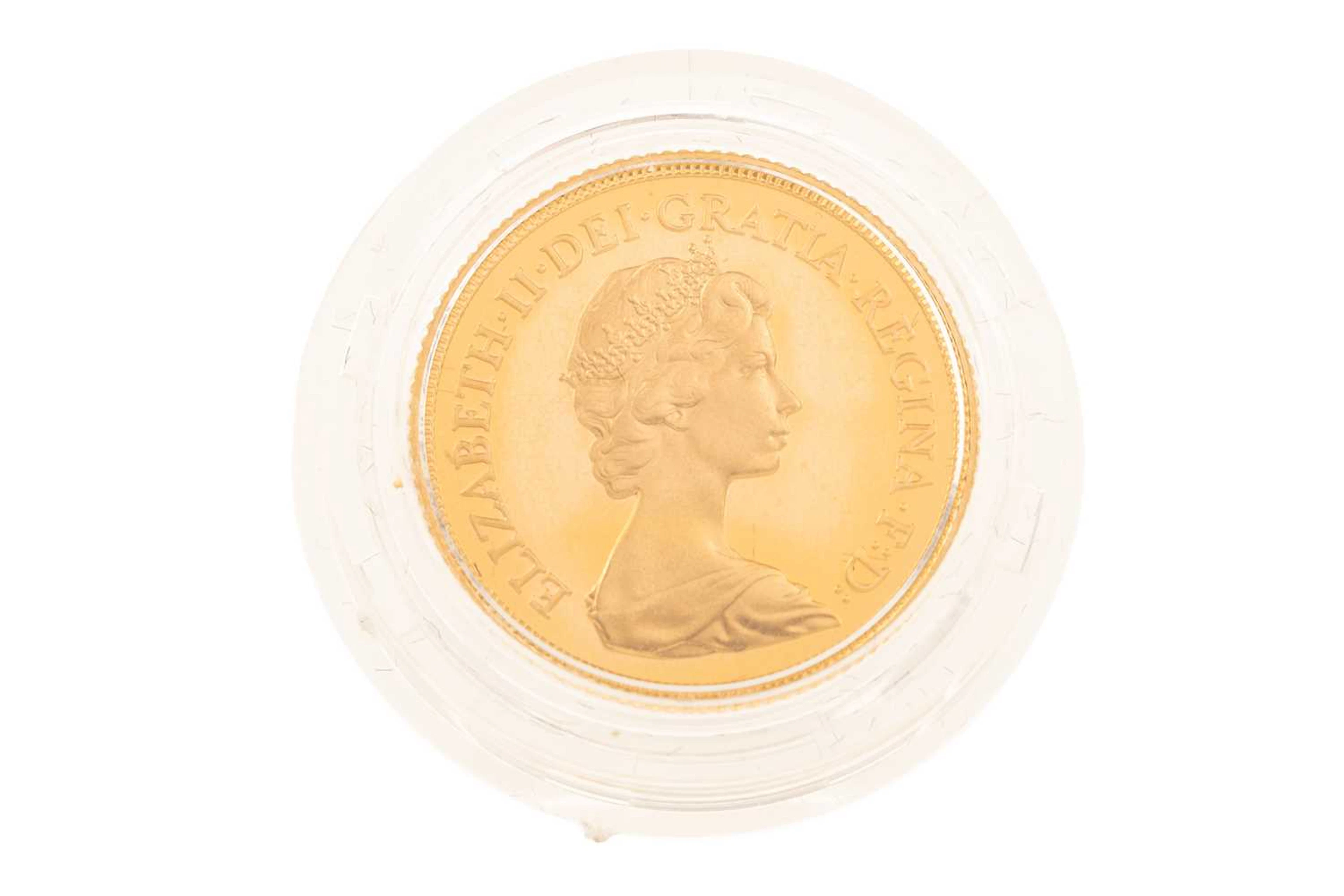 ELIZABETH II GOLD SOVEREIGN 1982