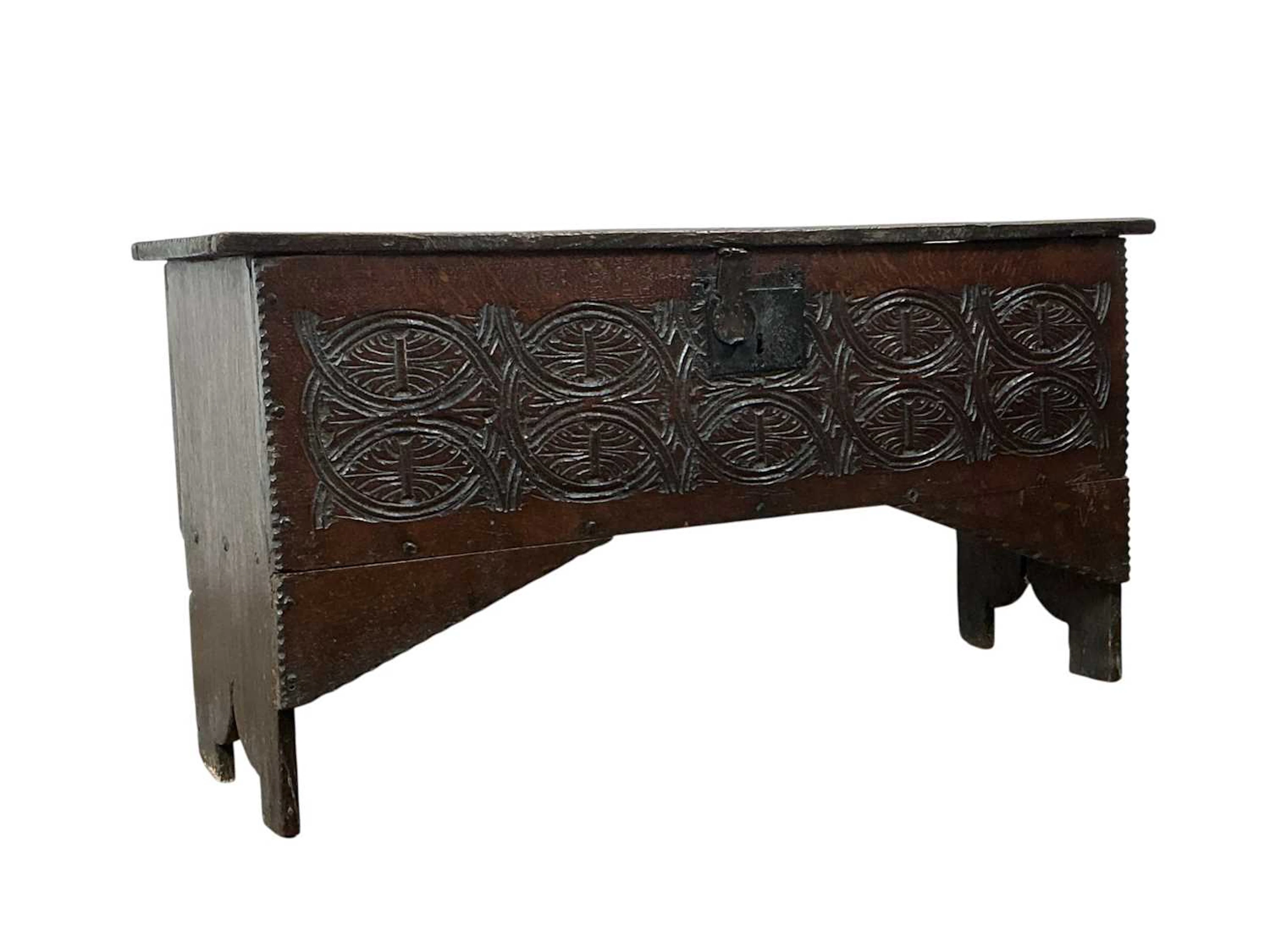OAK DOWER CHEST 17TH CENTURY