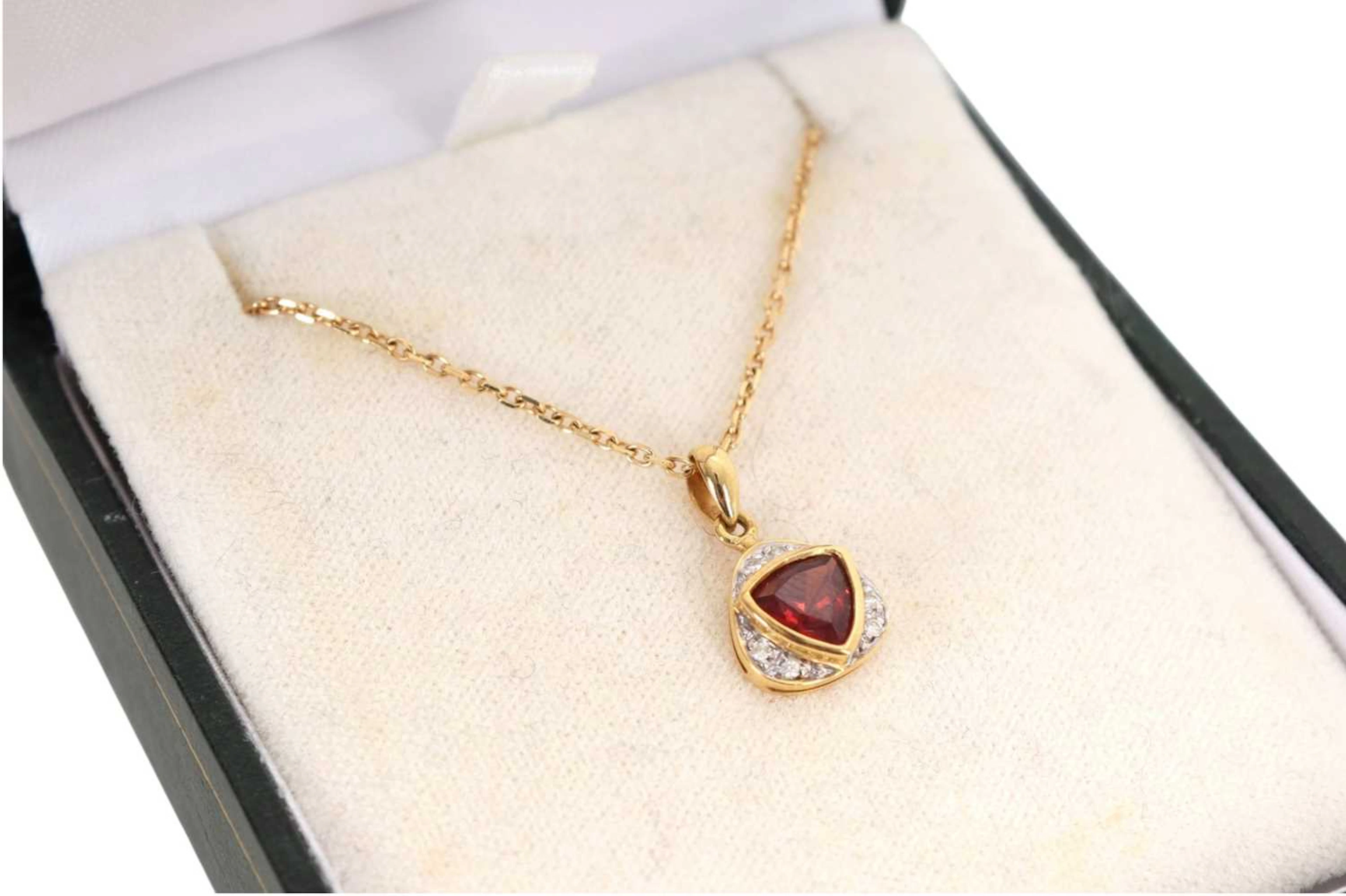 GARNET AND DIAMOND NECKLACE LATE 20TH CENTURY