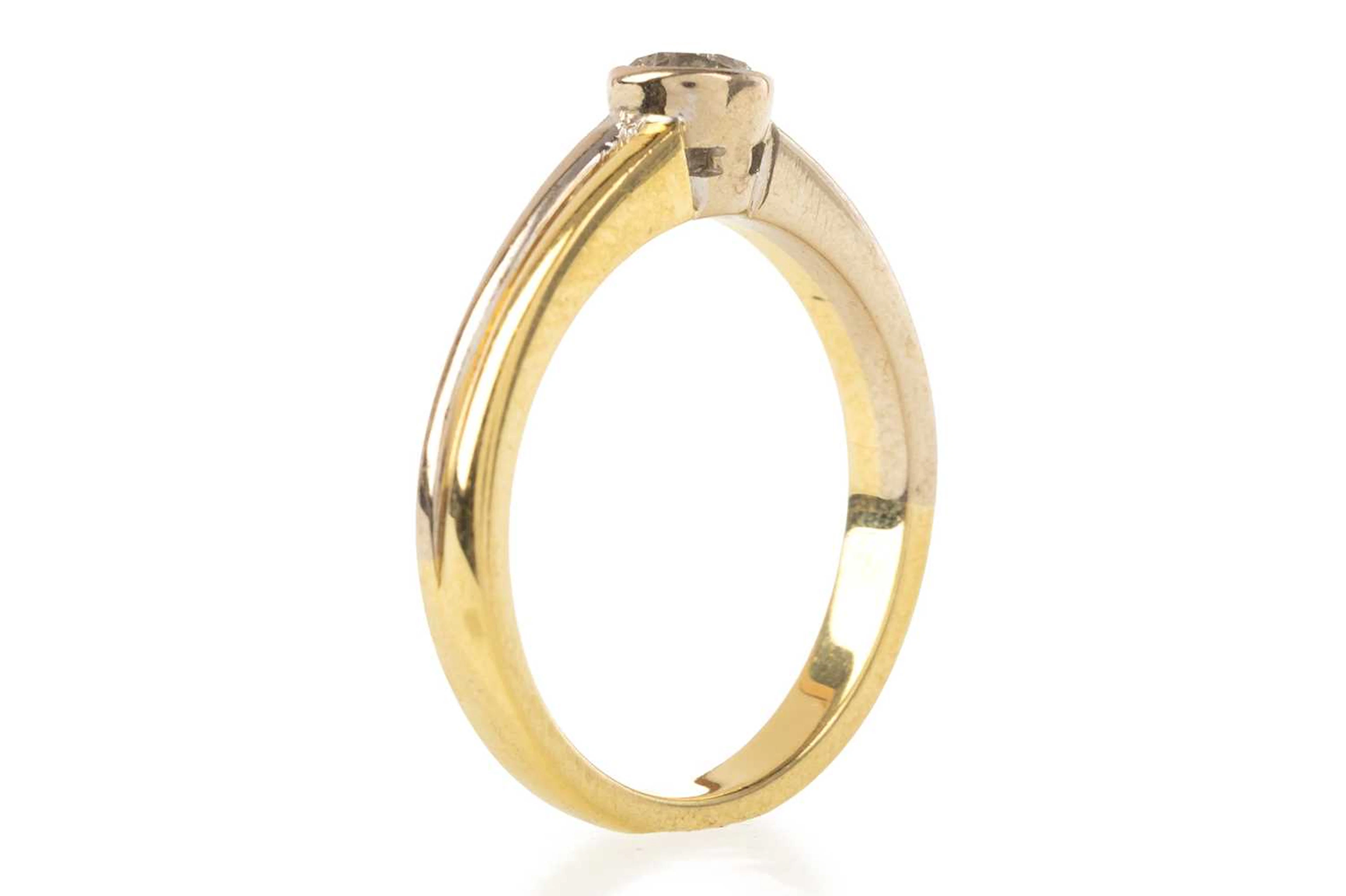 DIAMOND SOLITAIRE RING LATE 20TH CENTURY