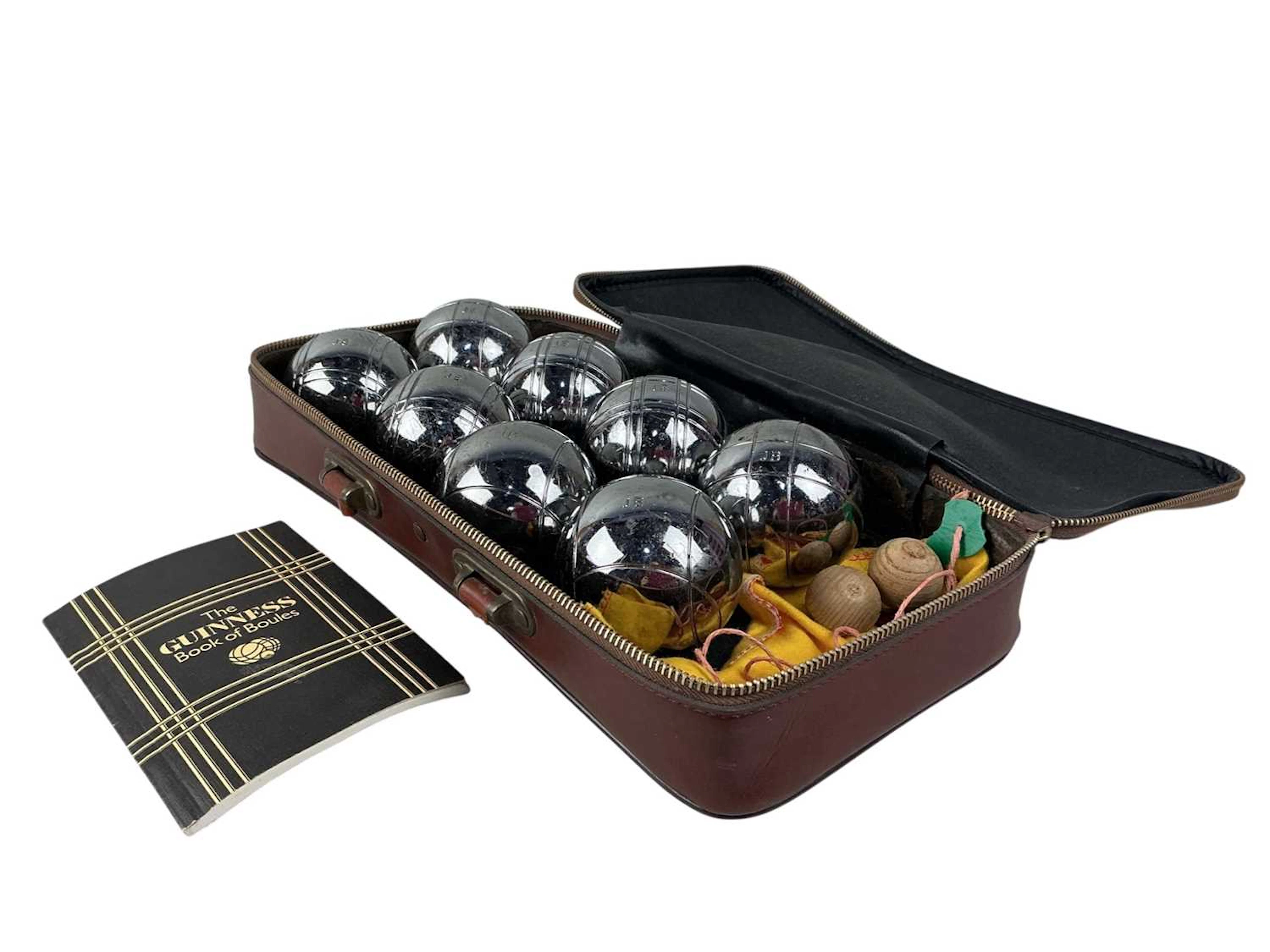SET OF EIGHT BOULES LATE 20TH CENTURY