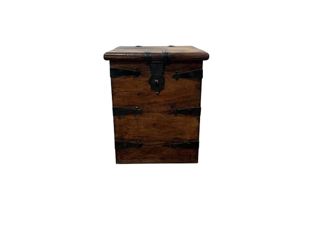 ELM SIDE CABINET, LATE 20TH CENTURY AND A COMPANION BOX