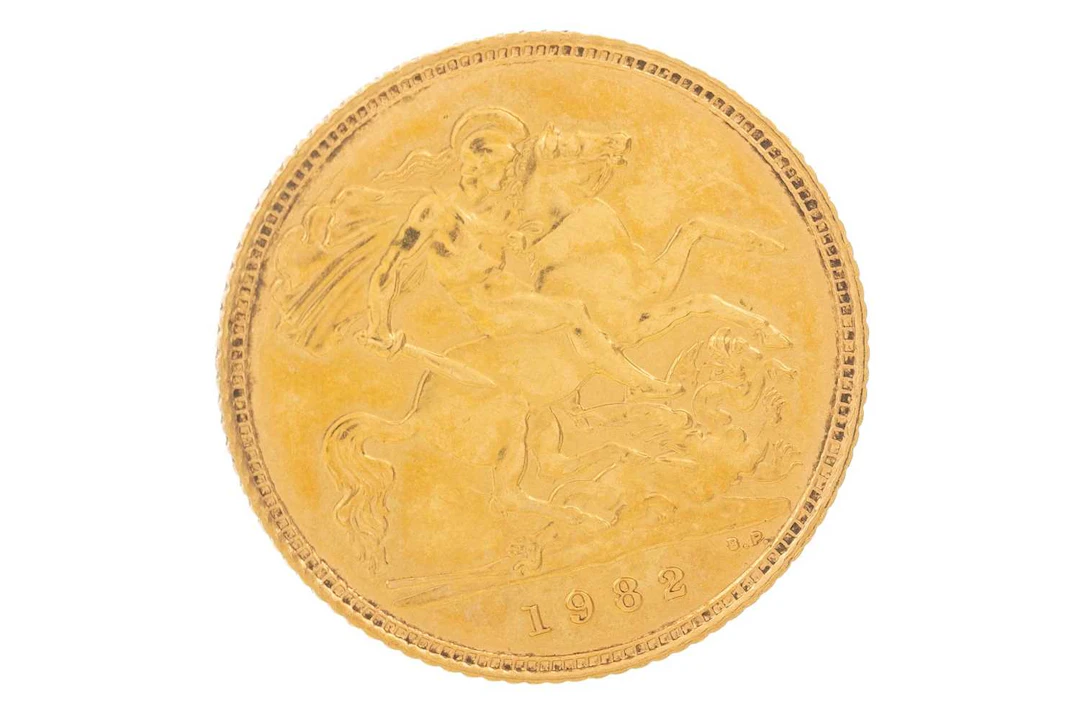 ELIZABETH II GOLD HALF SOVEREIGN 1982