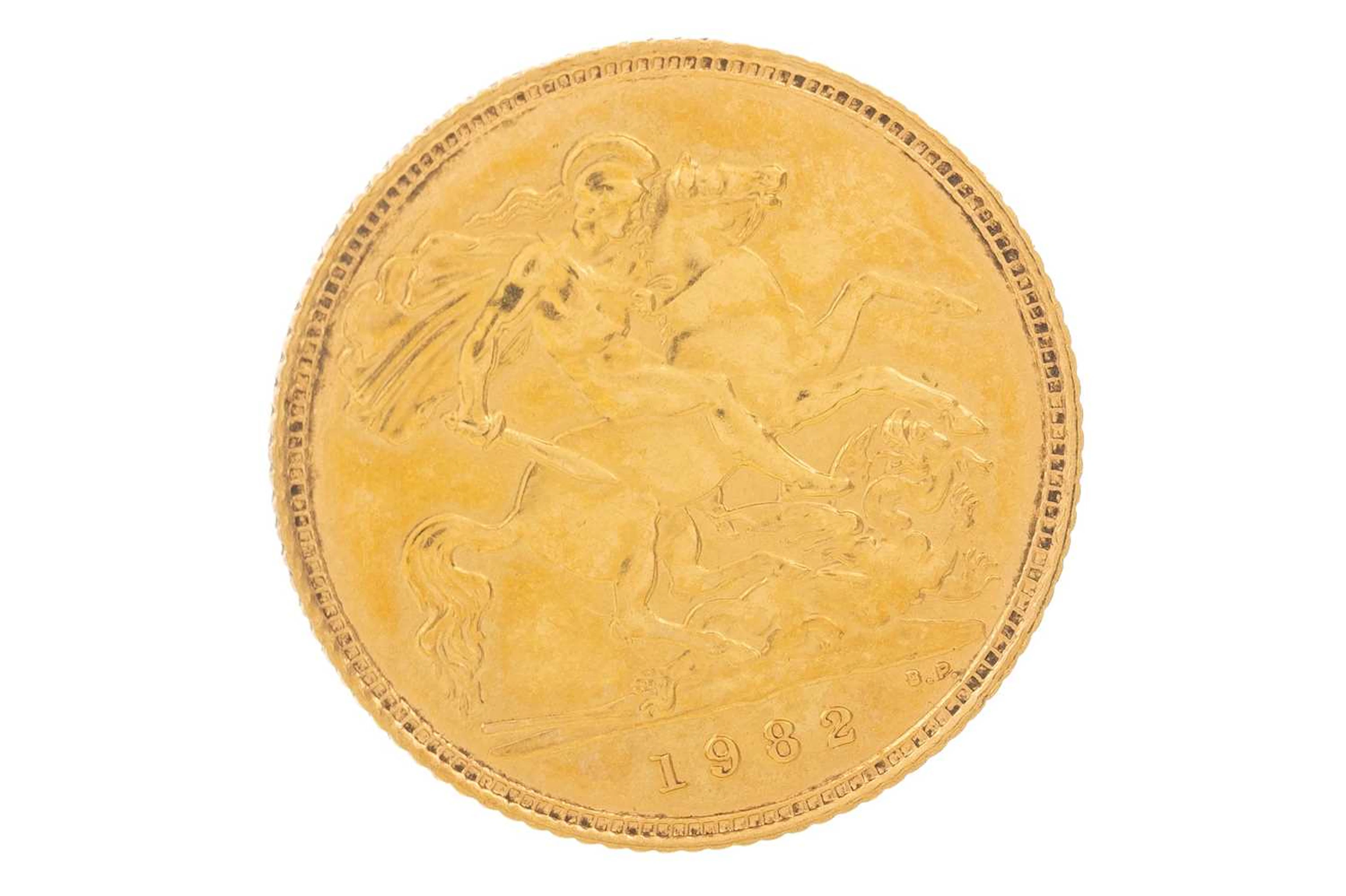 ELIZABETH II GOLD HALF SOVEREIGN 1982