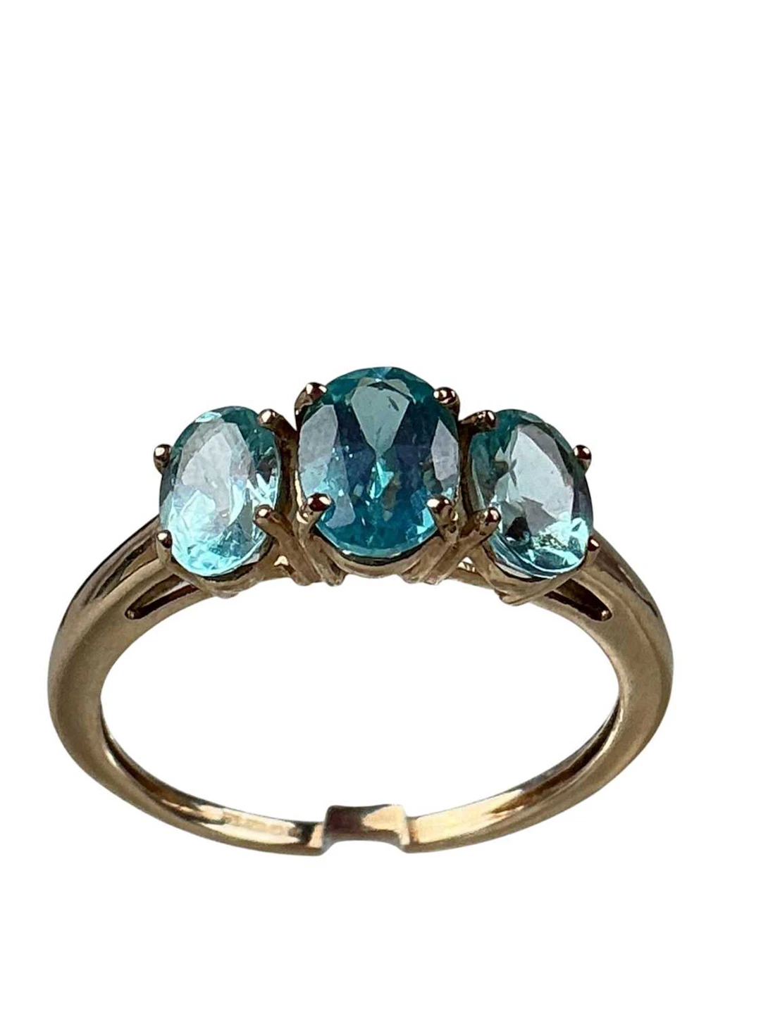 GEMSET DRESS RING, LATE 20TH CENTURY ALONG WITH A MATCHING PENDANT AND EARRINGS