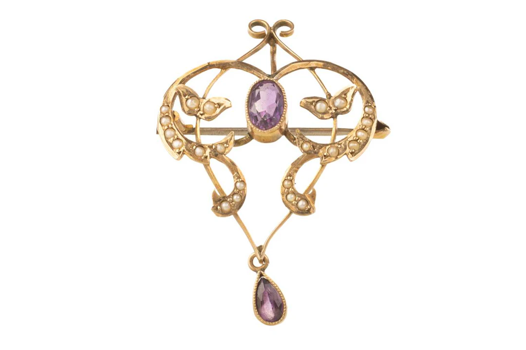 AMETHYST AND SEED PEARL HOLBEIN EARLY 20TH CENTURY