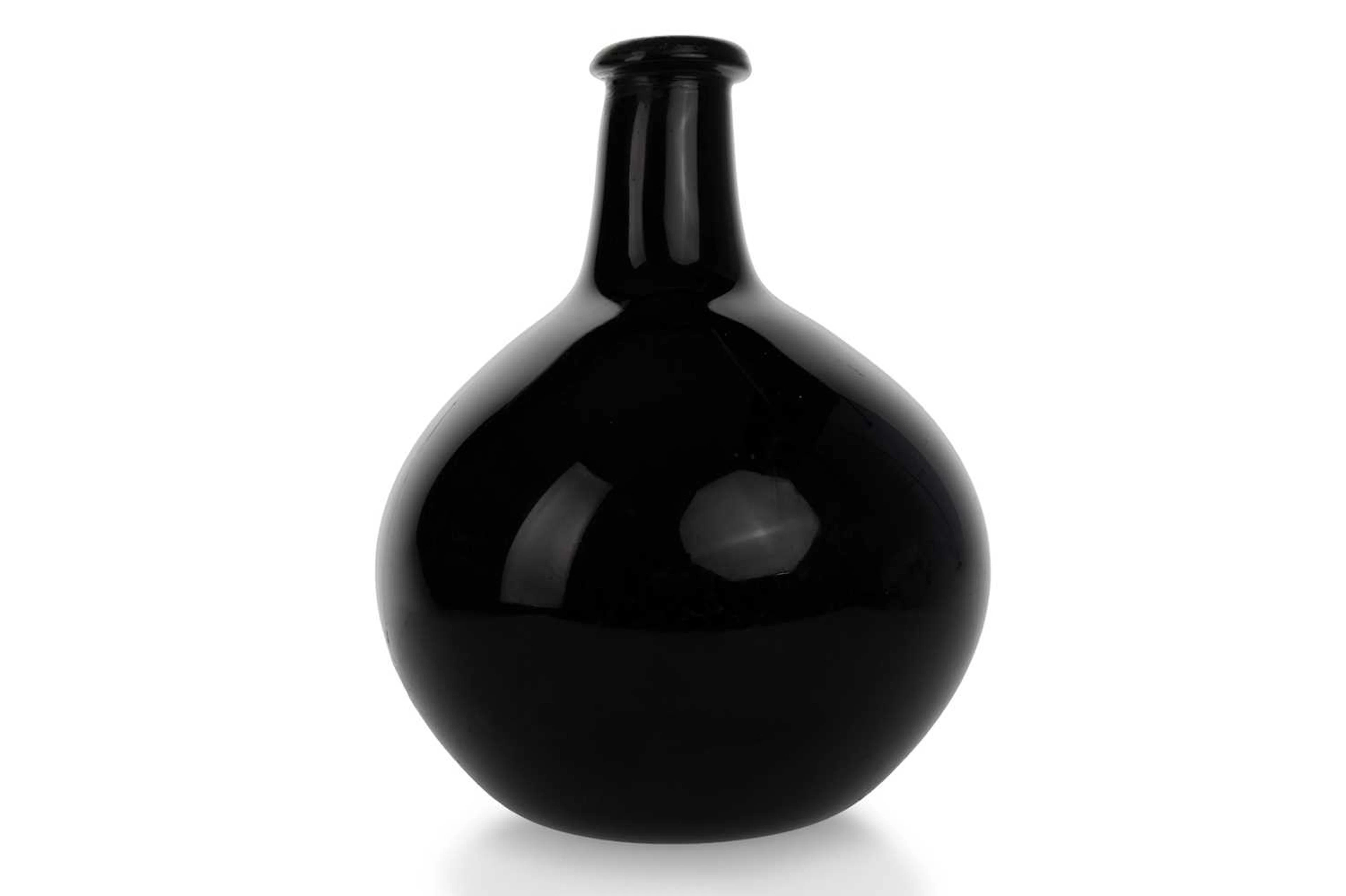 GLASS ONION SHAPED BOTTLE EARLY 18TH CENTURY