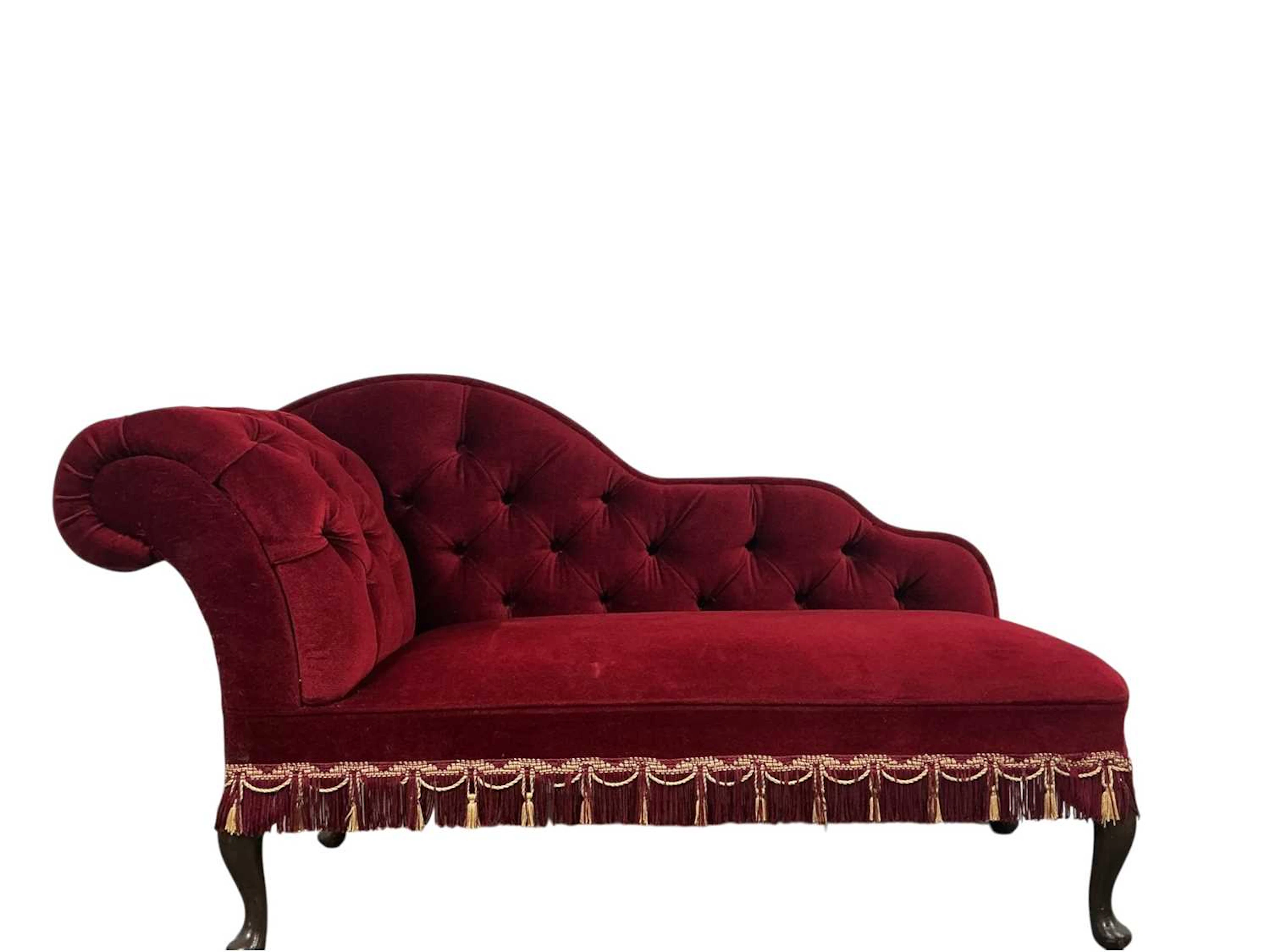 REPRODUCTION RED VELVET CHAISE LONGUE LATE 20TH CENTURY