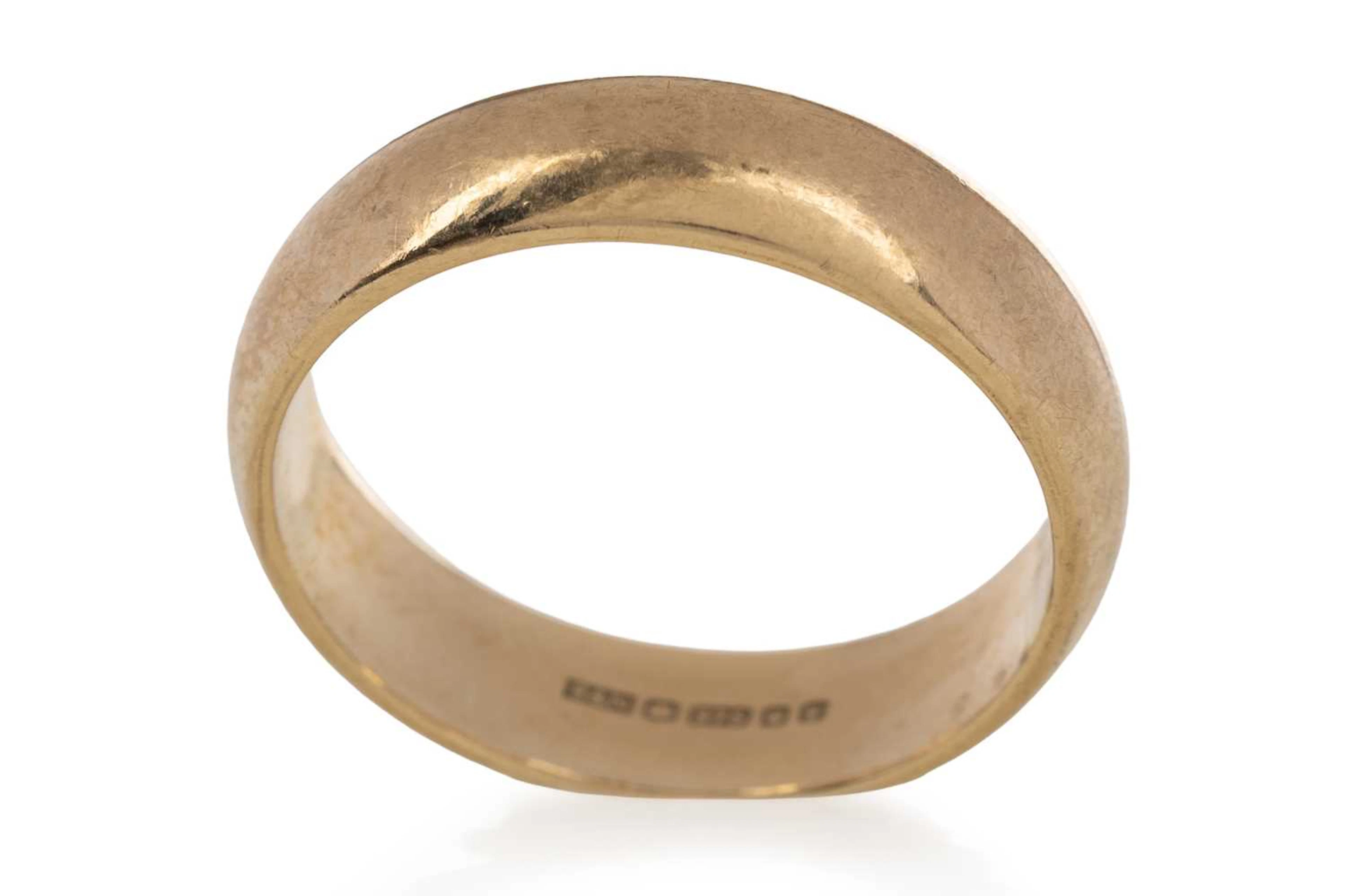 GOLD WEDDING RING LATE 20TH CENTURY
