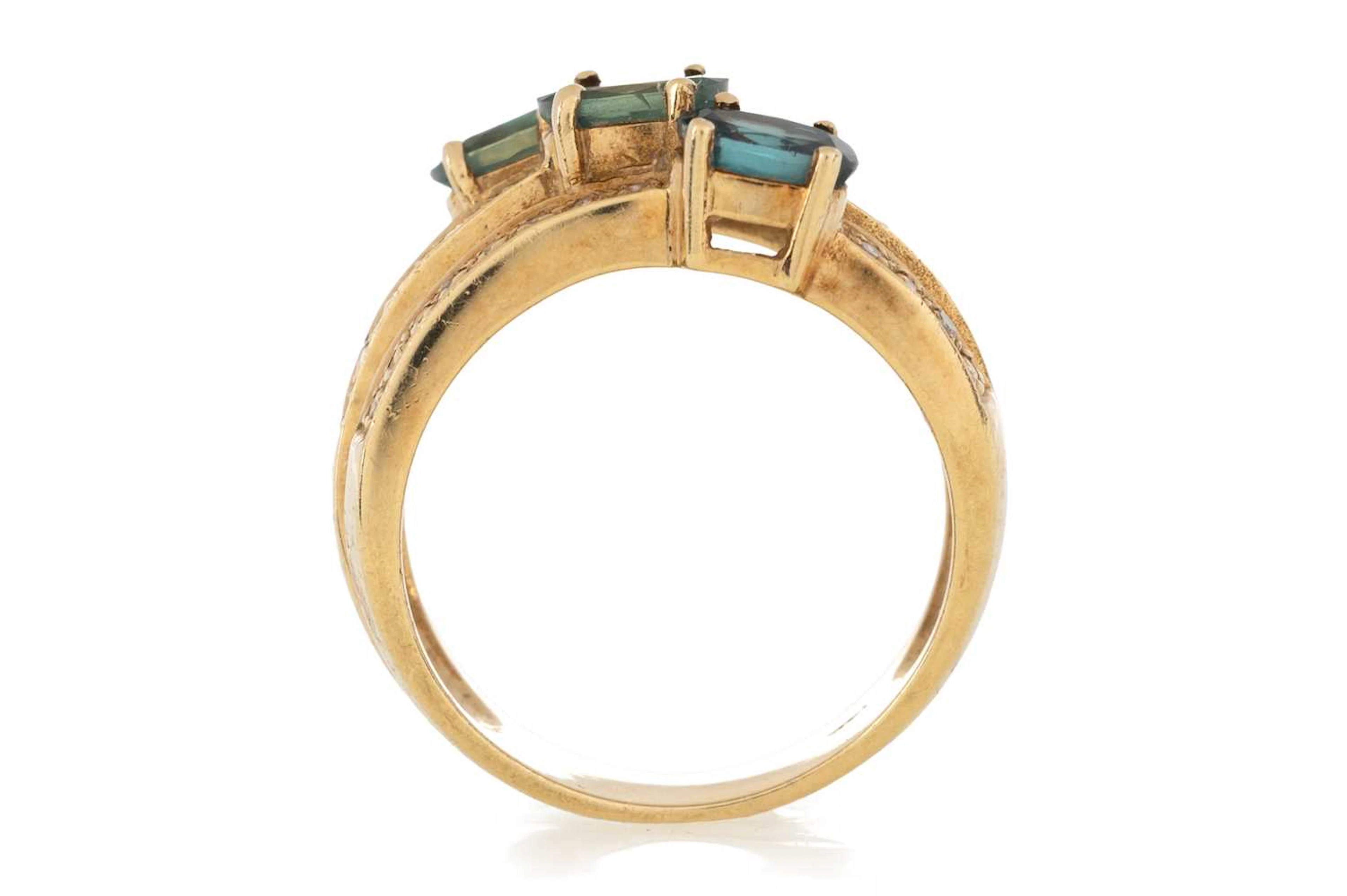 GREEN ALEXANDRITE AND DIAMOND RING LATE 20TH CENTURY