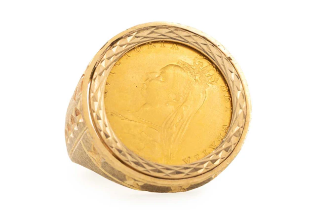 VICTORIA GOLD HALF SOVEREIGN RING 1897
