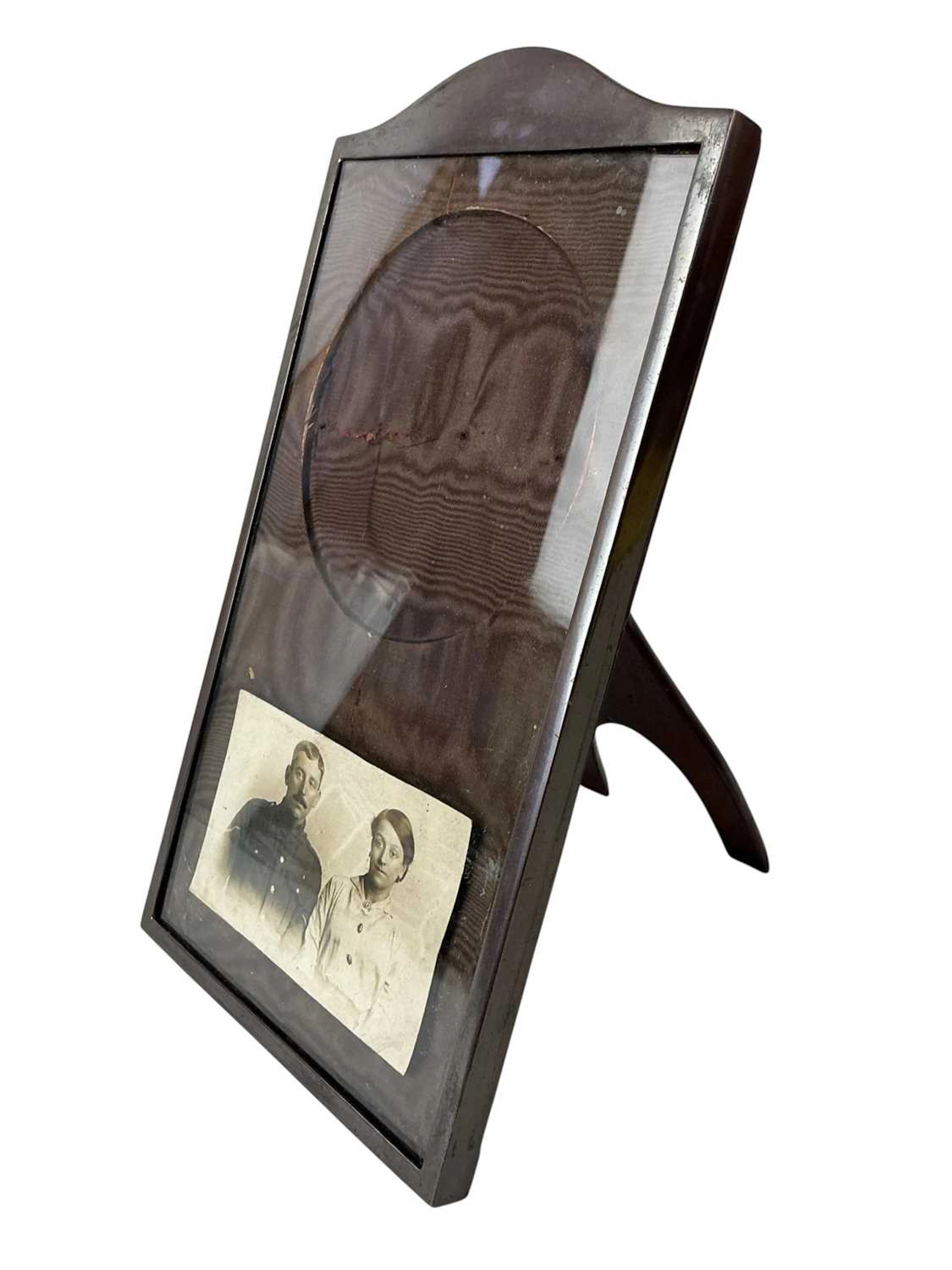EDWARDIAN COPPER AND MAHOGANY PHOTOGRAPH FRAME EARLY 20TH CENTURY