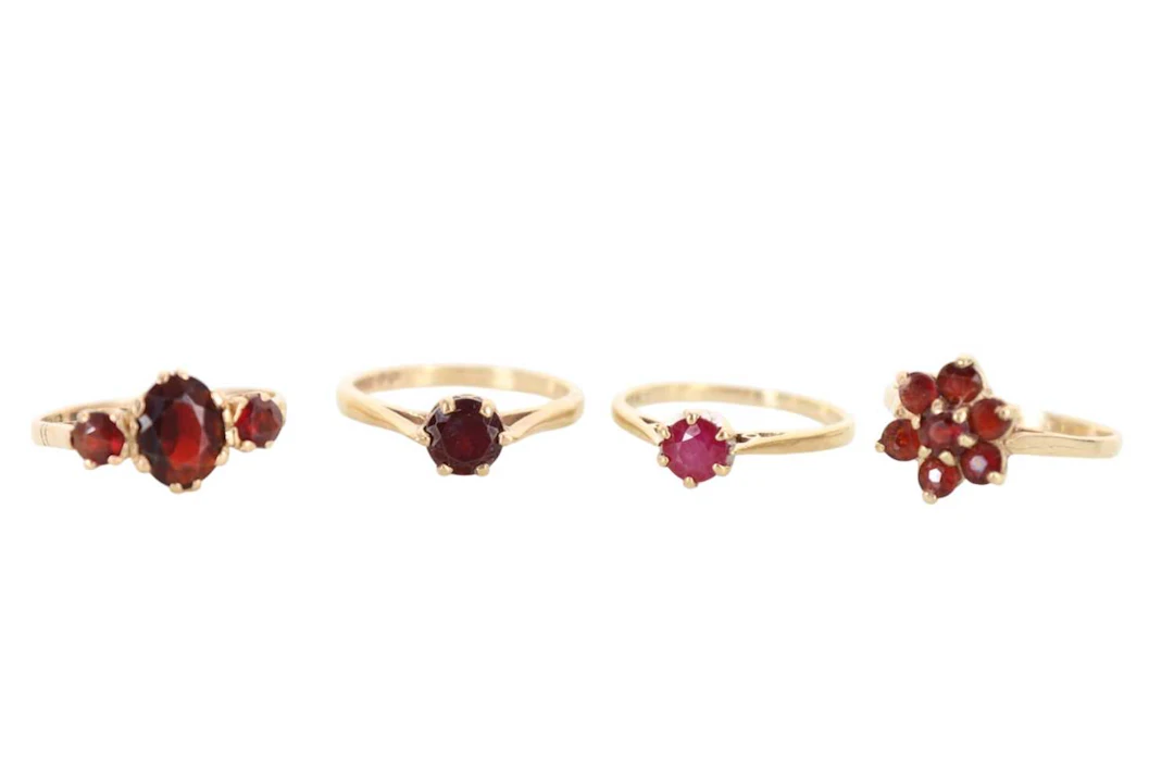 FOUR GOLD RINGS LATE 20TH CENTURY