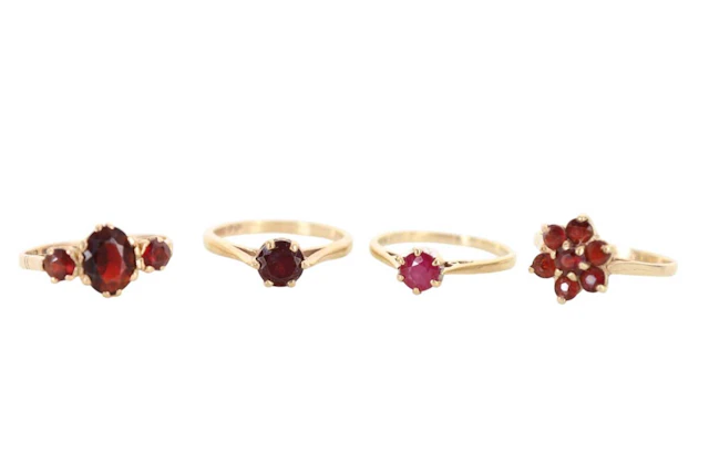 FOUR GOLD RINGS LATE 20TH CENTURY