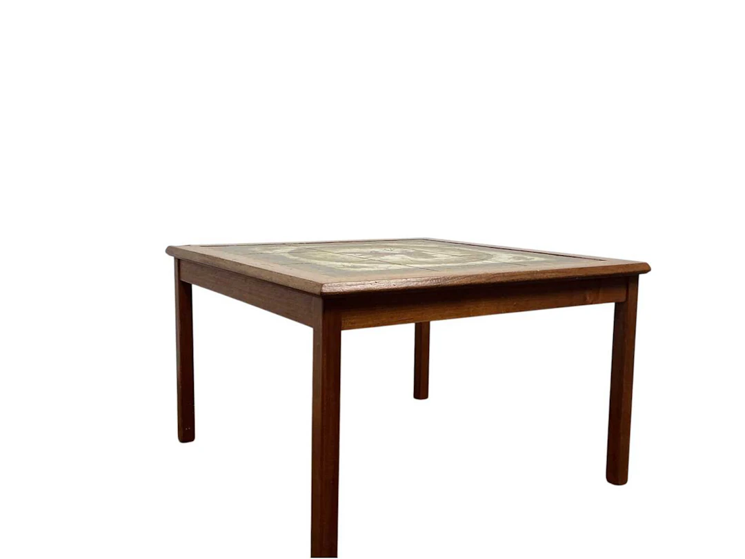 MID CENTURY TEAK COFFEE TABLE, CIRCA 1970s ALONG WITH A MATCHING NEST OF TABLES