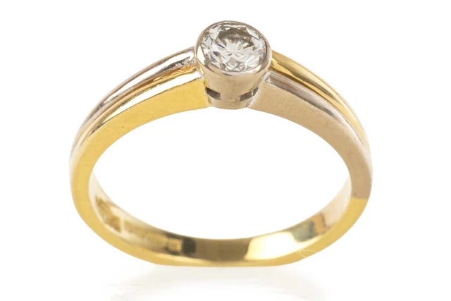 DIAMOND SOLITAIRE RING LATE 20TH CENTURY