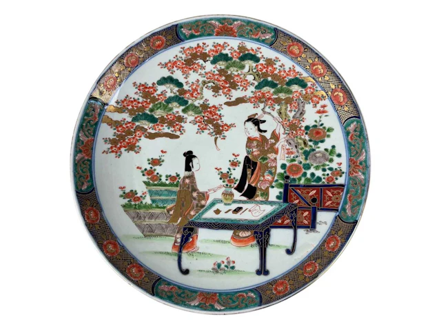 JAPANESE CIRCULAR WALL PLATE, EARLY 20TH CENTURY AND A JAPANESE DISH
