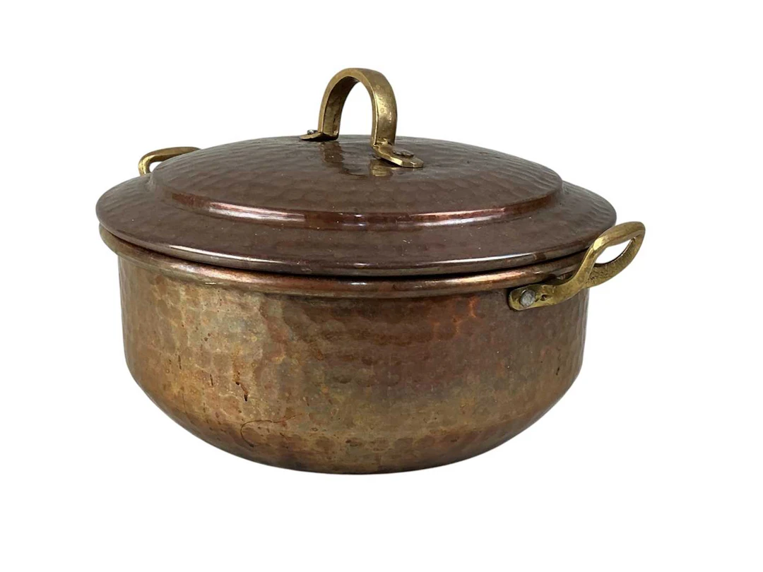 HAMMERED COPPER CASSEROLE DISH, LATE 20TH CENTURY ALONG WITH A COPPER