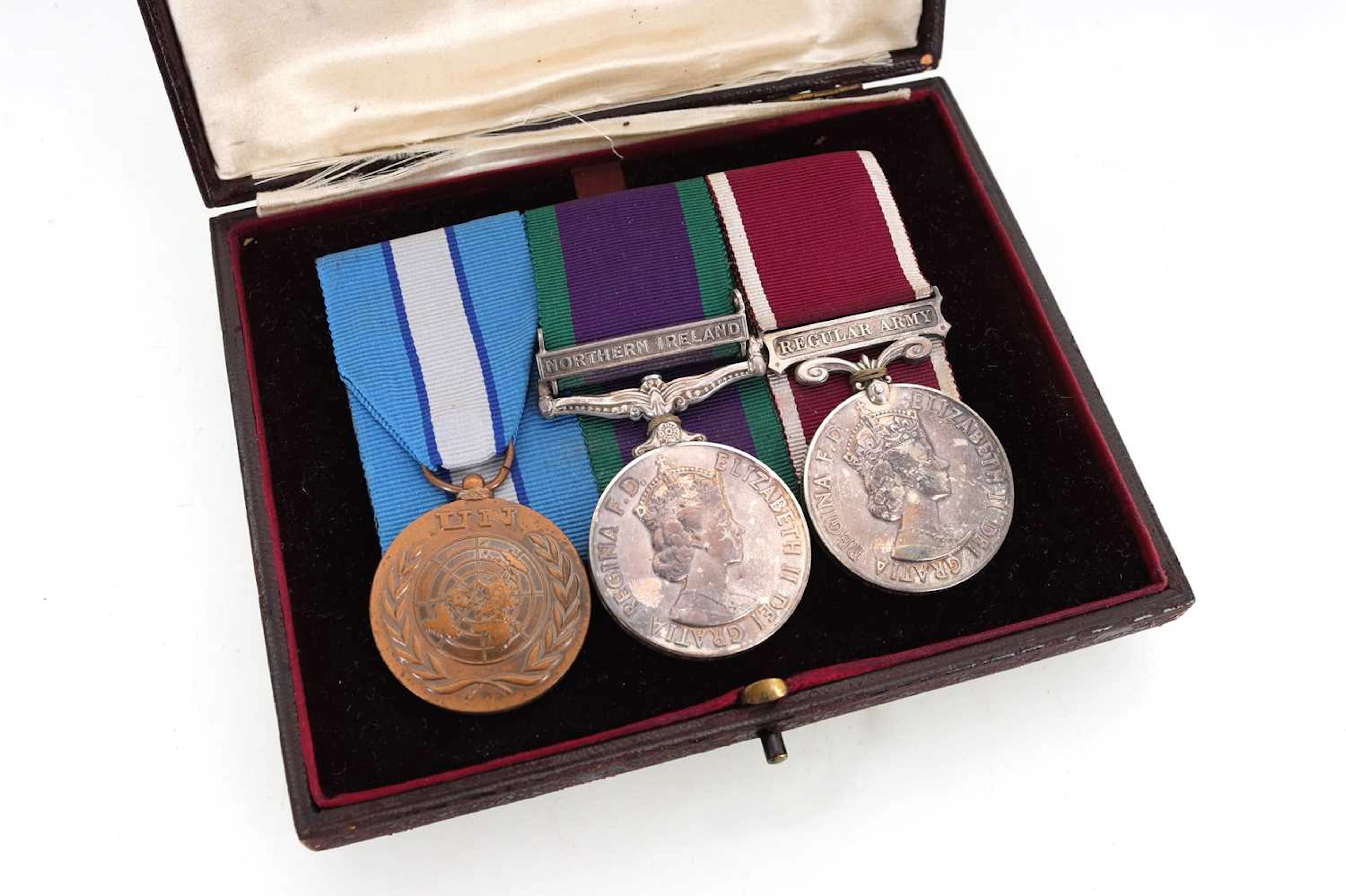ELIZABETH II MEDAL TRIO LATE 20TH CENTURY