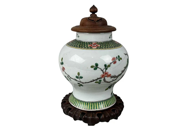 CHINESE BALUSTER GINGER JAR WITH WOODEN COVER, MID 19TH CENTURY ALONG