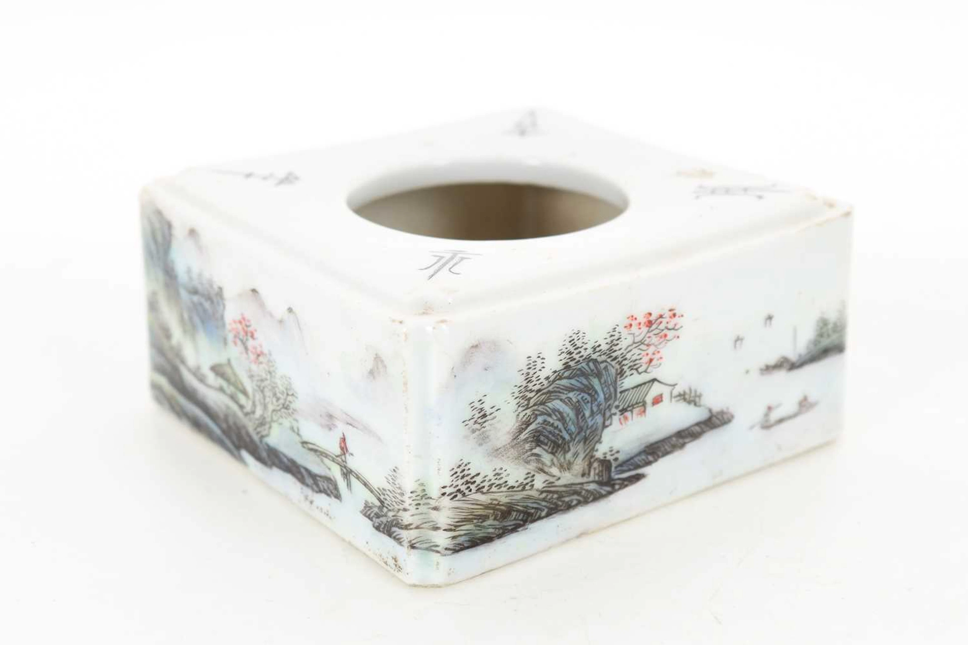 CHINESE PORCELAIN INCENSE BURNER MID/LATE 20TH CENTURY