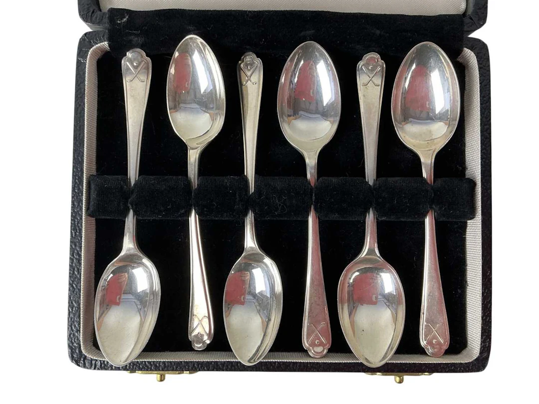 SET OF SIX GEORGE V SILVER TEASPOONS MAKER WALKER & HALL, SHEFFIELD 1933