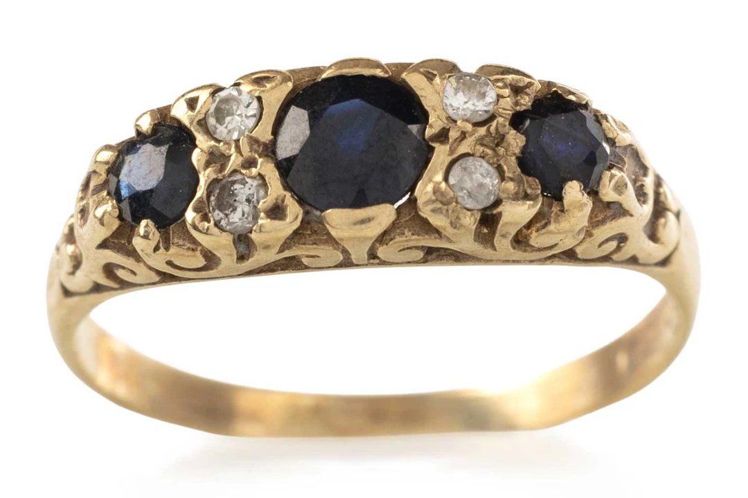 SAPPHIRE AND DIAMOND BOAT RING EARLY 20TH CENTURY