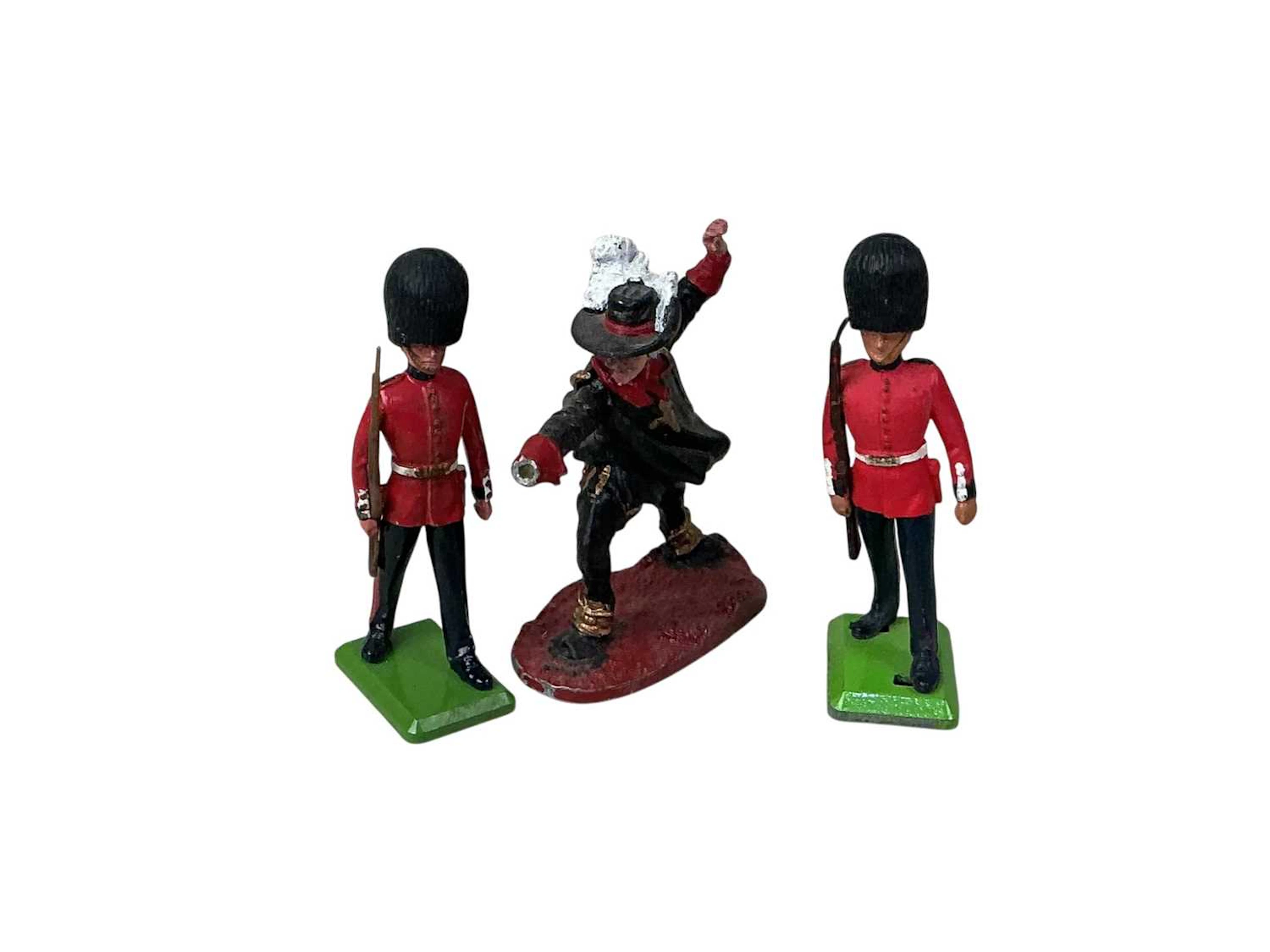 COLLECTION OF LEAD SOLDIERS AND CAVALRY MID 20TH CENTURY AND LATER