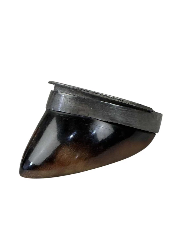 SCOTTISH HORN SNUFF BOX, EARLY 19TH CENTURY ALONG WITH A BRONZE COMMEMORATIVE